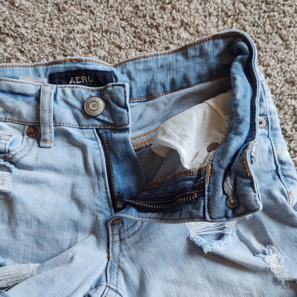 Aero Size 00 Distressed Low Rise Midi Jean Shorts! - Picture 3 of 12